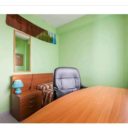 Piso Con Buena Red Wiffi Fibra Optica Alquiler De Habitaciones Sevilla Buitenkant foto