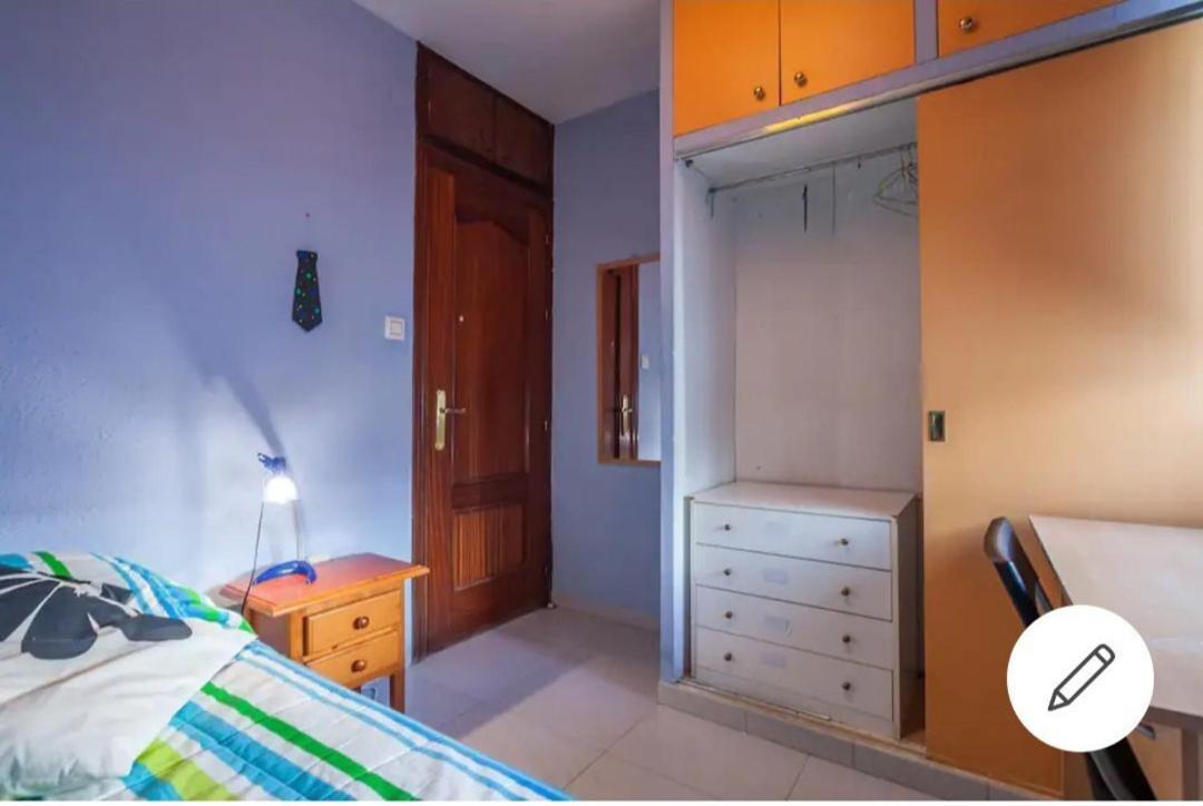 Piso Con Buena Red Wiffi Fibra Optica Alquiler De Habitaciones Sevilla Buitenkant foto
